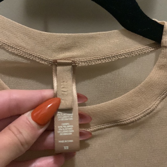 SKIMS MESH SHORT SLEEVE TOP SIENNA XSMALL - Picture 8 of 9